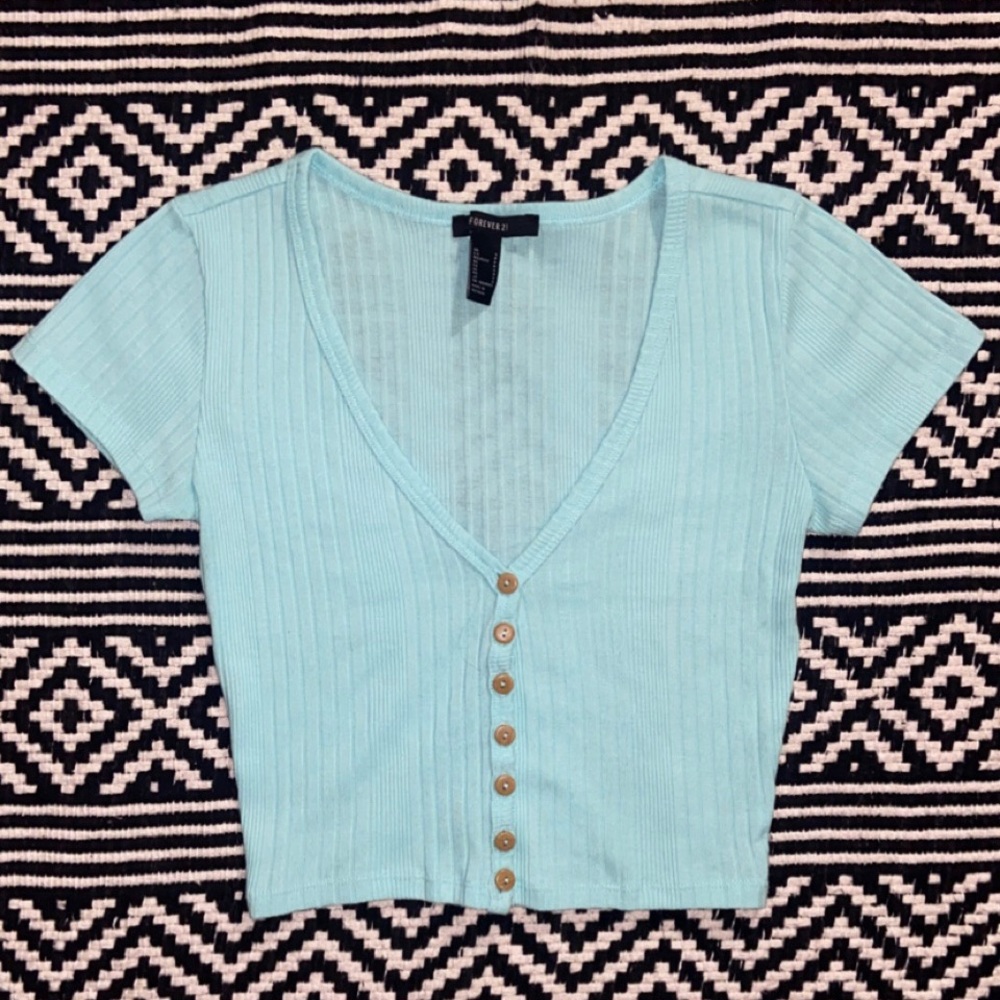 NWOT Forever 21 V Neck Crop Top. Size Small.